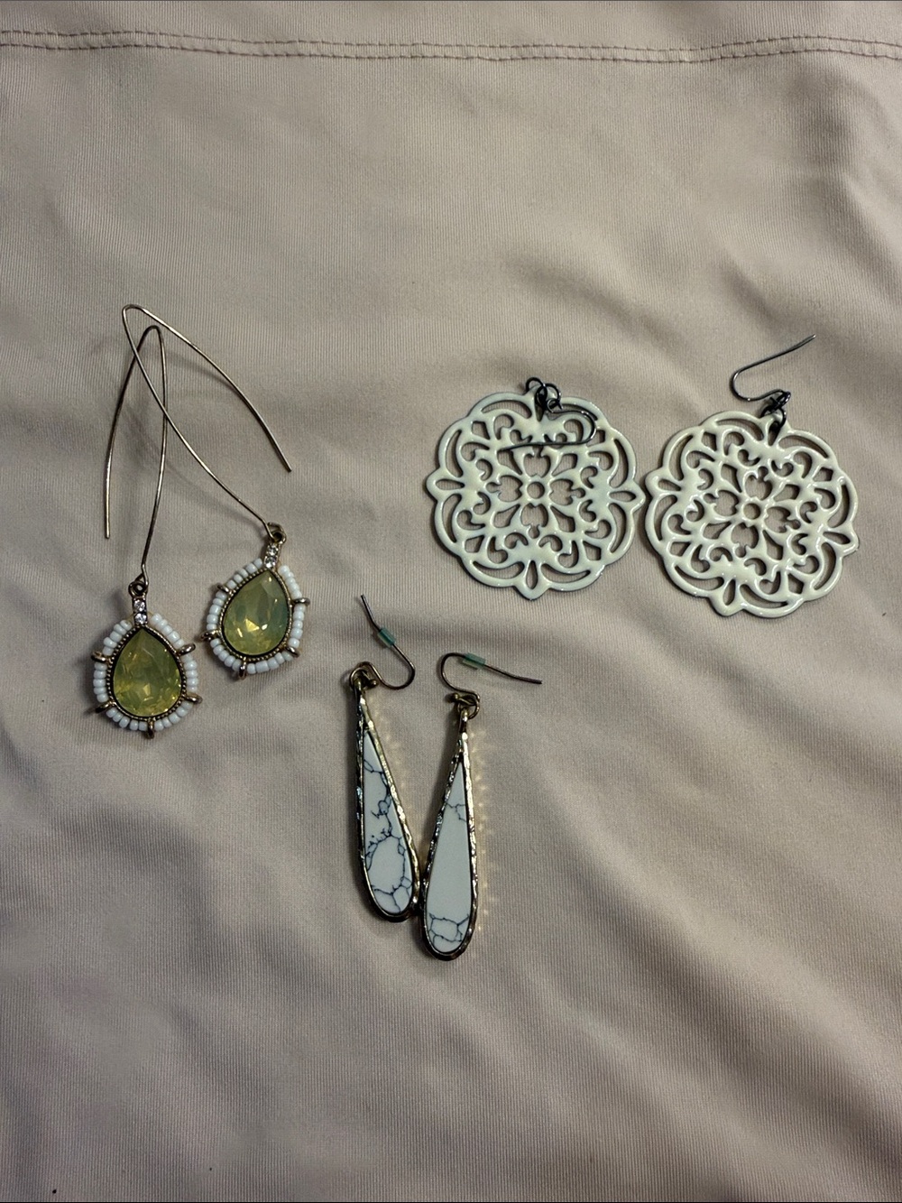 Lot of 3 pairs of earrings - white tones